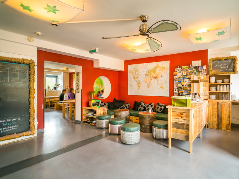 https://www.babelfish-hostel.de/media/Galeryhostel/005 hostel lobby.jpg
